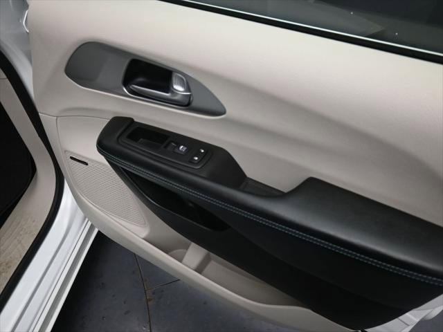 2018 Chrysler Pacifica Hybrid Limited