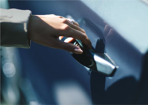 A hand gracefully grips the Light Touch Handle of a 2023 Lincoln Aviator® SUV to demonstrate its ease of use | Gates Lincoln in Richmond KY