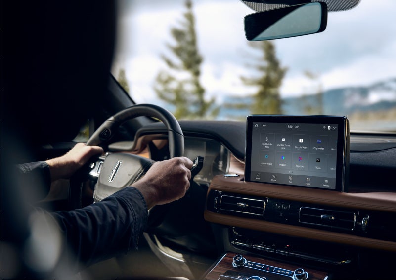 The center touch screen in a 2023 Lincoln Aviator® SUV is shown | Gates Lincoln in Richmond KY
