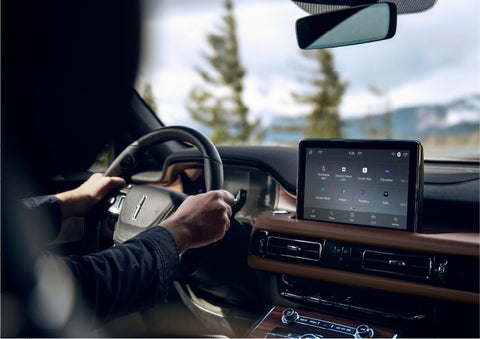 The center touch screen in a 2023 Lincoln Aviator® SUV is shown | Gates Lincoln in Richmond KY