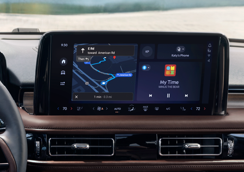 The 13.2-inch LCD touchscreen is showcased. | Gates Lincoln in Richmond KY