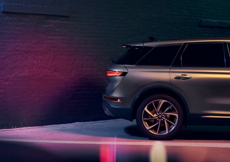 A dramatization of a 2025 Lincoln Corsair® SUV is shown backing up toward a wall. | Gates Lincoln in Richmond KY