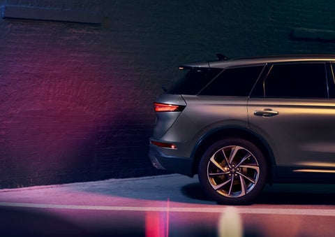 A dramatization of a 2025 Lincoln Corsair® SUV is shown backing up toward a wall. | Gates Lincoln in Richmond KY