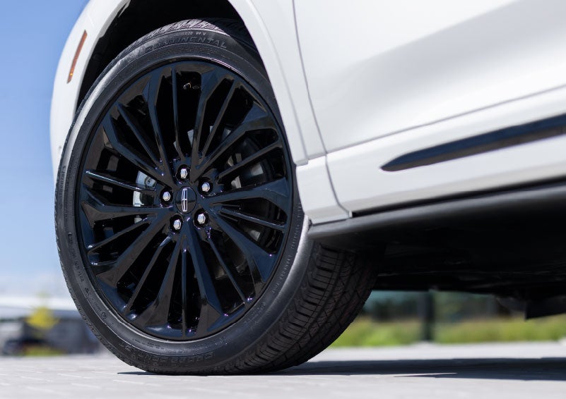 A stylish 20-inch black aluminum wheel of the available Jet Appearance Package is shown. | Gates Lincoln in Richmond KY