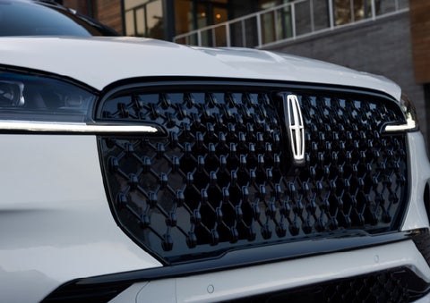 The front grille of a 2026 Lincoln Aviator® SUV is shown. | Gates Lincoln in Richmond KY