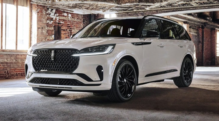 A 2026 Lincoln Aviator® SUV is shown with the available Jet Appearance Package. | Gates Lincoln in Richmond KY